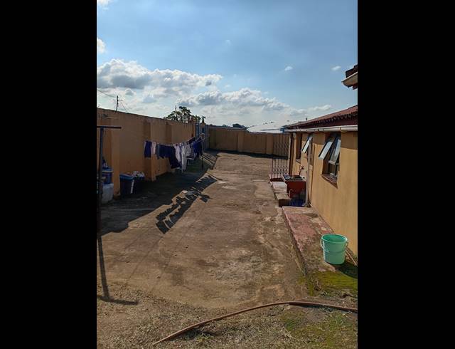 4 BEDROOM HOUSE FOR SALE IN UMLAZI L